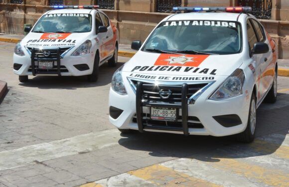 Entrega Tecutli Gómez dos patrullas nuevas a la Policía Vial
