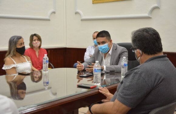 Acuerdan autoridades municipales y comerciantes, reubicación del tianguis de la Agustín Rivera
