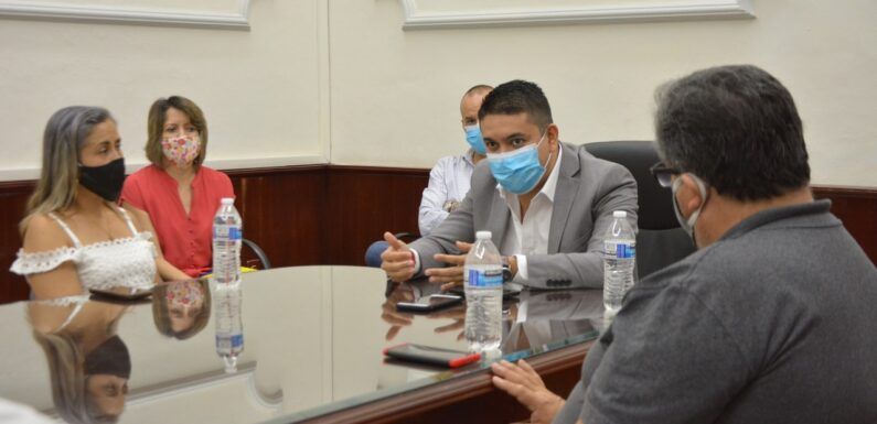 Acuerdan autoridades municipales y comerciantes, reubicación del tianguis de la Agustín Rivera