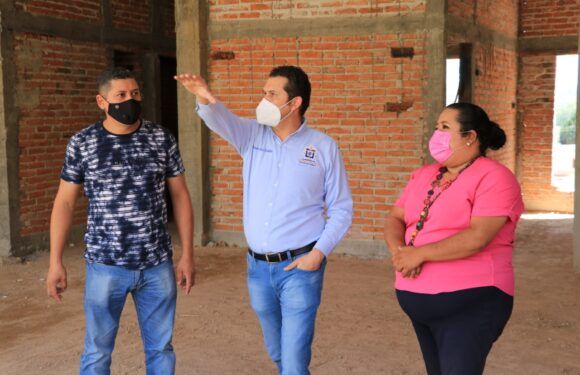 Supervisa Felipe Romo construcción de la Casa Amigo para el adulto mayor en los Sauces