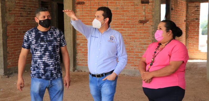 Supervisa Felipe Romo construcción de la Casa Amigo para el adulto mayor en los Sauces