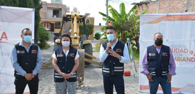 Da alcalde banderazo de inicio a la rehabilitación de calles en Colinas del Valle
