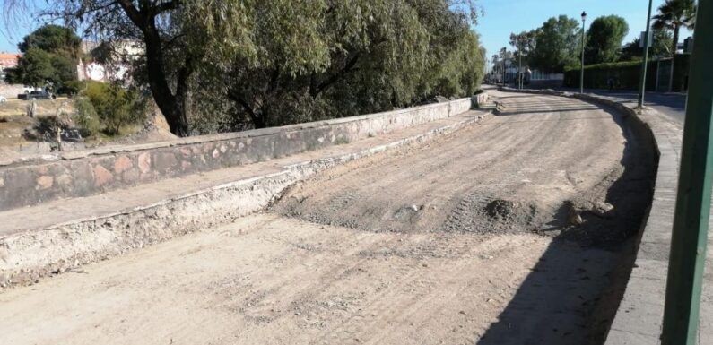 Refuerzan muro en avenida Colosio para evitar derrumbe