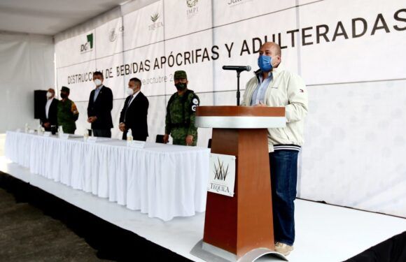 Destruyen en Jalisco 199 mil litros de producto alcohólico ilícito