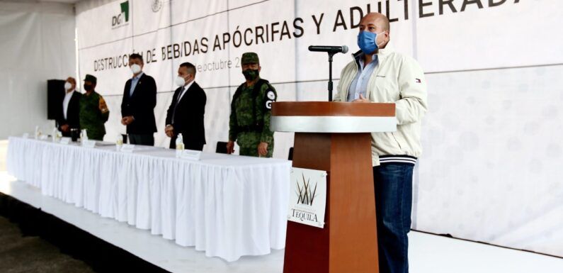 Destruyen en Jalisco 199 mil litros de producto alcohólico ilícito