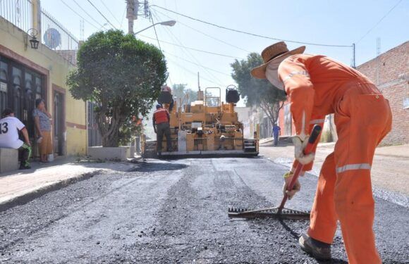 Arranca pavimentación de circuito vial en San Miguel II
