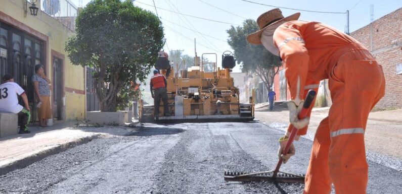 Arranca pavimentación de circuito vial en San Miguel II