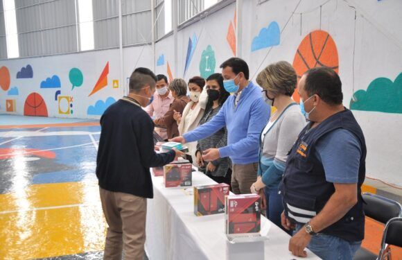 Entrega DIF Lagos 150 tabletas a estudiantes de la zona urbana y rural