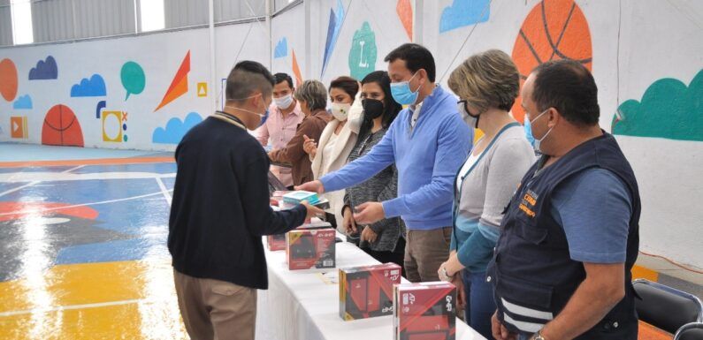 Entrega DIF Lagos 150 tabletas a estudiantes de la zona urbana y rural