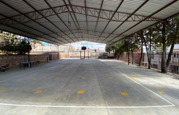 Entrega Tecutli Gómez obras en escuela Mariano Azuela