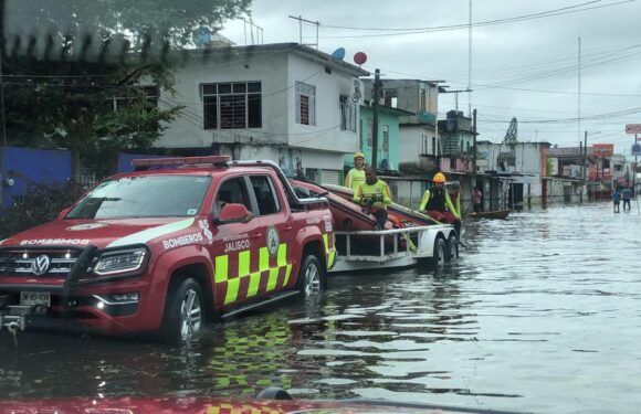 Entrega Protección Civil Jalisco víveres a familias afectadas en Tabasco