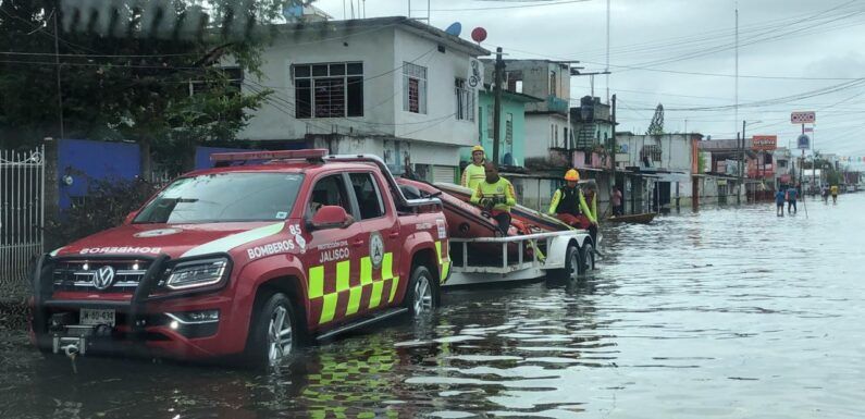 Entrega Protección Civil Jalisco víveres a familias afectadas en Tabasco