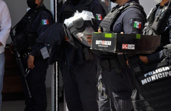Entregan uniformes y chalecos antibalas a policías municipales