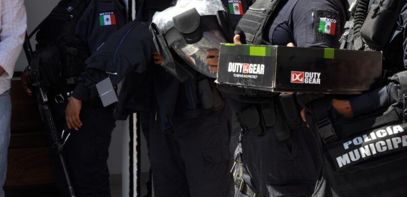 Entregan uniformes y chalecos antibalas a policías municipales