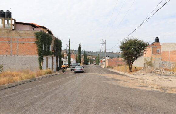Dan mantenimiento a calles de las colonias Libertad y Revolución