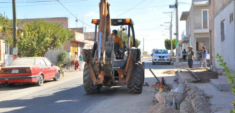 Reconstruyen banquetas de Cristeros