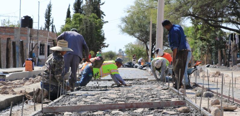 Avanzan los trabajos de empedrado en la comunidad de La Loma
