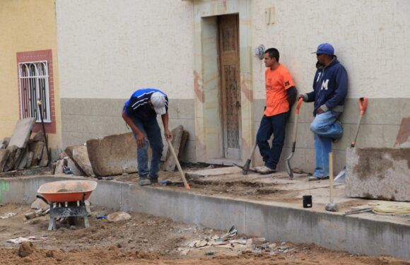 Rehabilitan calle en Los Sauces
