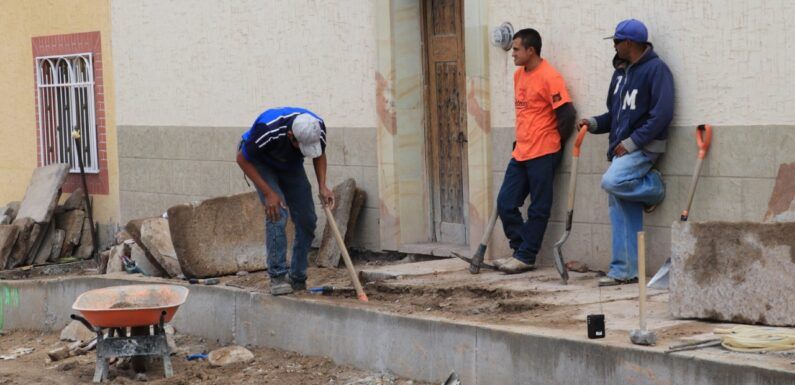 Rehabilitan calle en Los Sauces