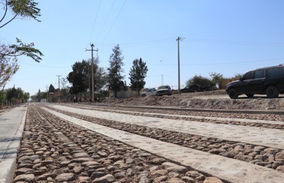 Invierten más de un millón de pesos en la pavimentación del accedo a la comunidad de La Loma