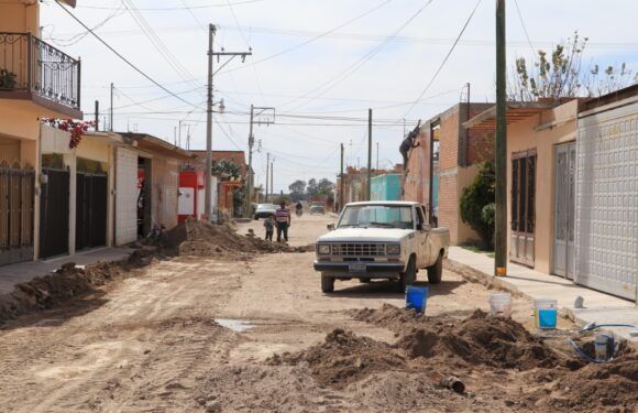 Inician la pavimentación de la calle Jacarandas en Bajío de San José