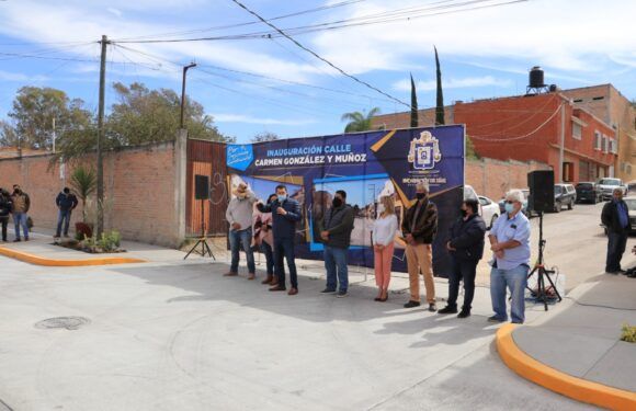 Inauguran pavimentación de la calle Carmen González y Muñoz