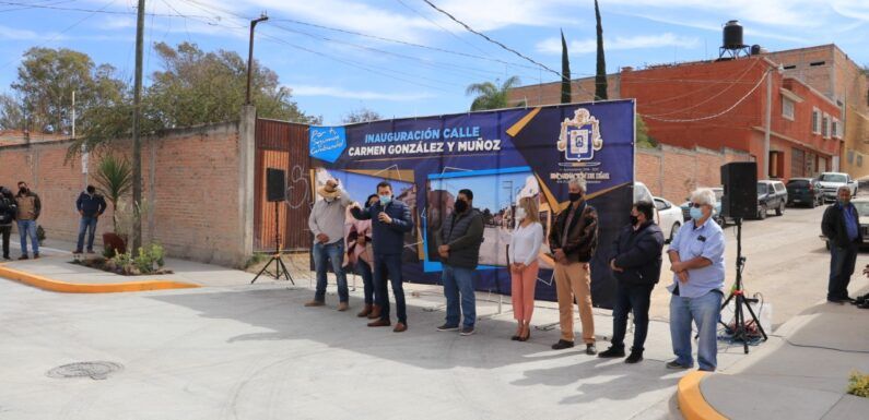Inauguran pavimentación de la calle Carmen González y Muñoz