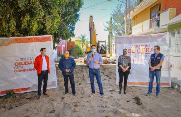 Arranca rehabilitación de dos vialidades en el Refugio