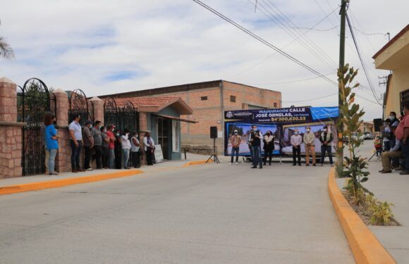 Inauguran calle en la comunidad de Los Sauces