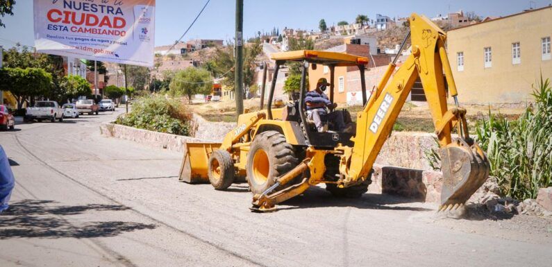 Remodelan vialidades en Alcaldes, el Refugio y Santa Elena