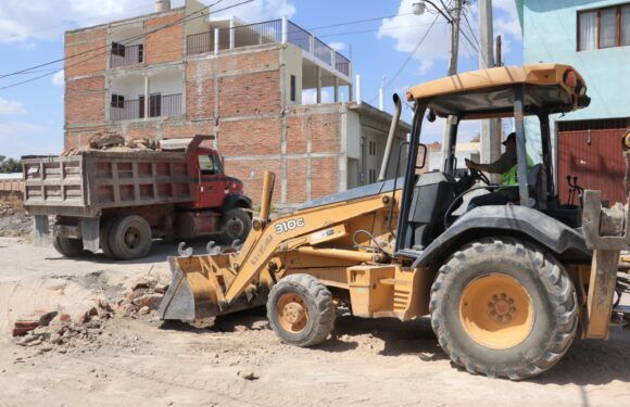 Rehabilitan calle Hidalgo en la delegación de Santa María de Enmedio
