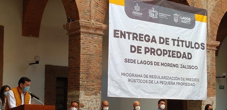 Entregan títulos de propiedad a dueños de 13 predios rústicos