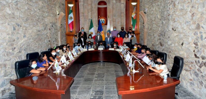 Realizan sesión de ayuntamiento infantil con ganadres del concurso Alcalde por un Día