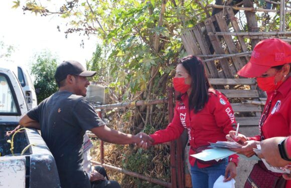 Recorre Clara Martínez mejor Santa Elena y Nueva Santa Elena