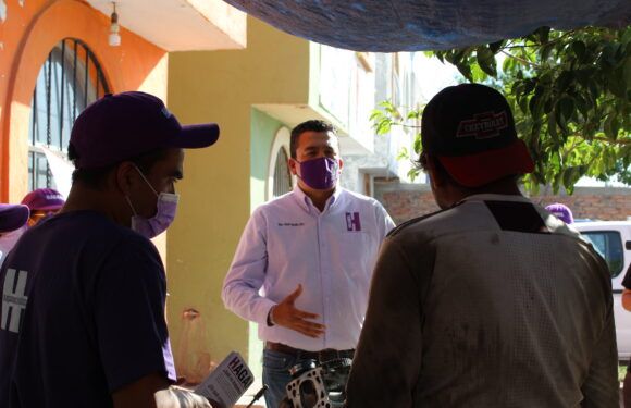 Marco Antonio González visitó la colonia Huertitas y tocó las puertas del fraccionamiento Rinconada Valle Real