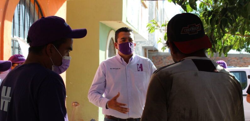 Marco Antonio González visitó la colonia Huertitas y tocó las puertas del fraccionamiento Rinconada Valle Real