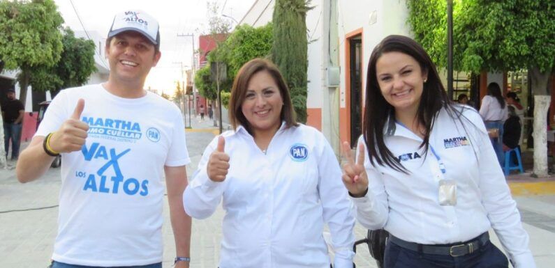 Inicia el recorrido por el distrito la candidata Martha Romo