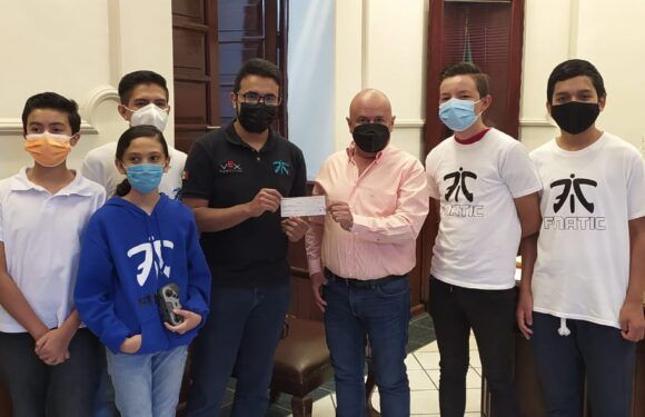 Dan apoyo a niñas y niños laguenses para participar en mundial de robótica