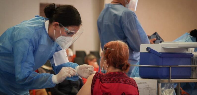 Mañana inicia la vacunación para adultos mayores en Lagos
