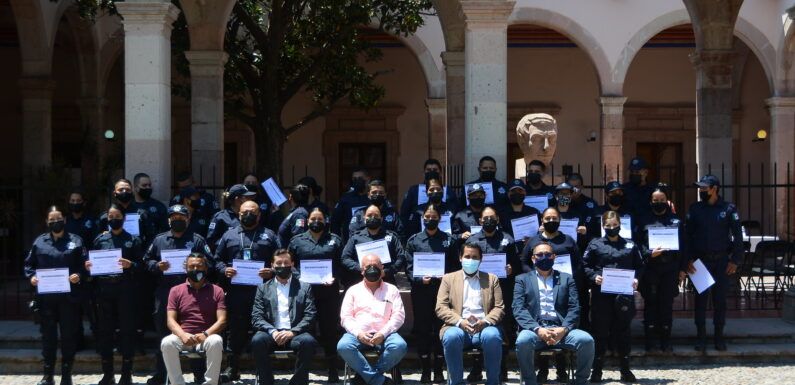 Certifican 35 elementos de la policía municipal