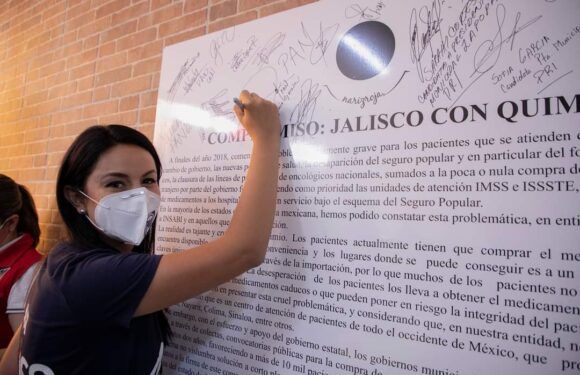 Martha Romo firma compromiso para proporcionar recursos a los tratamientos de cáncer con nariz roja