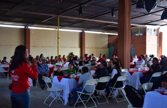 Asiste Clara martinez a homenaje a Rodrigo Rincón