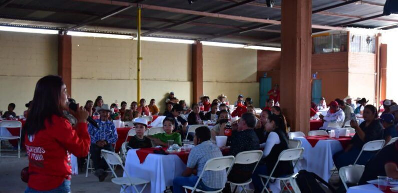 Asiste Clara martinez a homenaje a Rodrigo Rincón