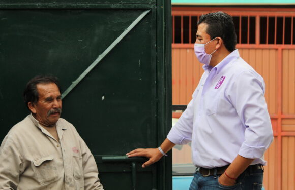 Visita Marco González a trabajadores de una empresa gasera en la ciudad