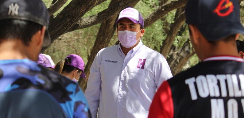Se compromete Marco González a apoyar al deporte laguense