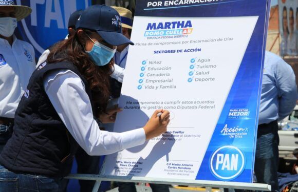 Martha Romo firman compromisos por Los Altos