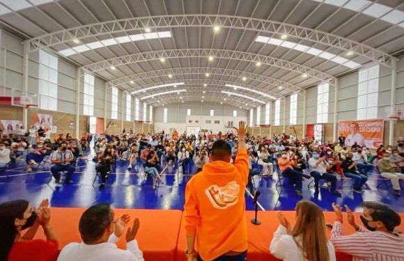 “Todo mi reconocimiento a los maestros quienes forman a las futuras generaciones” Tecutli Gómez se reúne con cientos maestros en su día