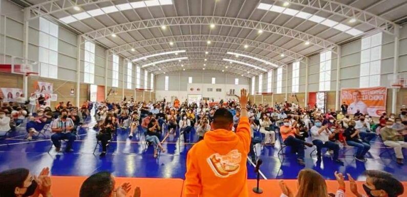 “Todo mi reconocimiento a los maestros quienes forman a las futuras generaciones” Tecutli Gómez se reúne con cientos maestros en su día