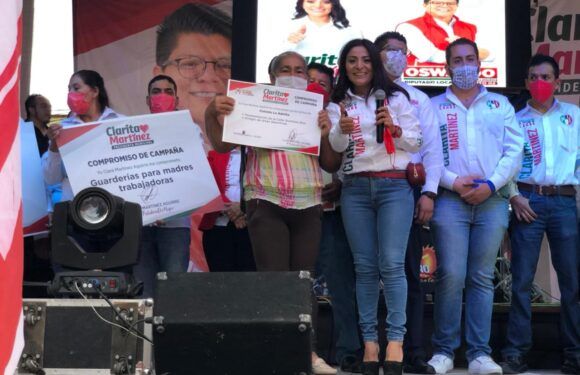 Cierra campaña Clara Martínez con firma de compromisos