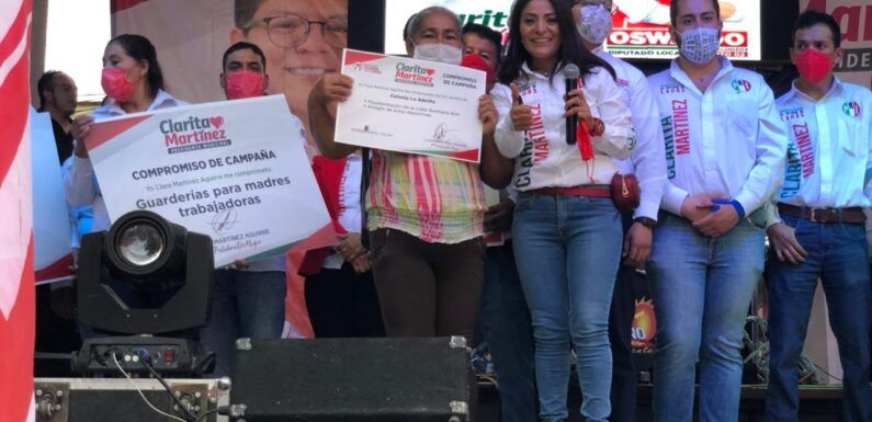 Cierra campaña Clara Martínez con firma de compromisos
